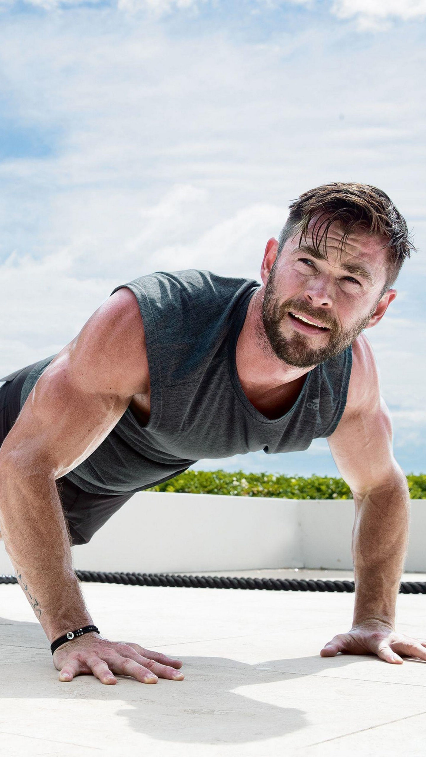 Chris Hemsworth Push Ups Workout K Ultra Hd Mobile Wallpaper Wikifi