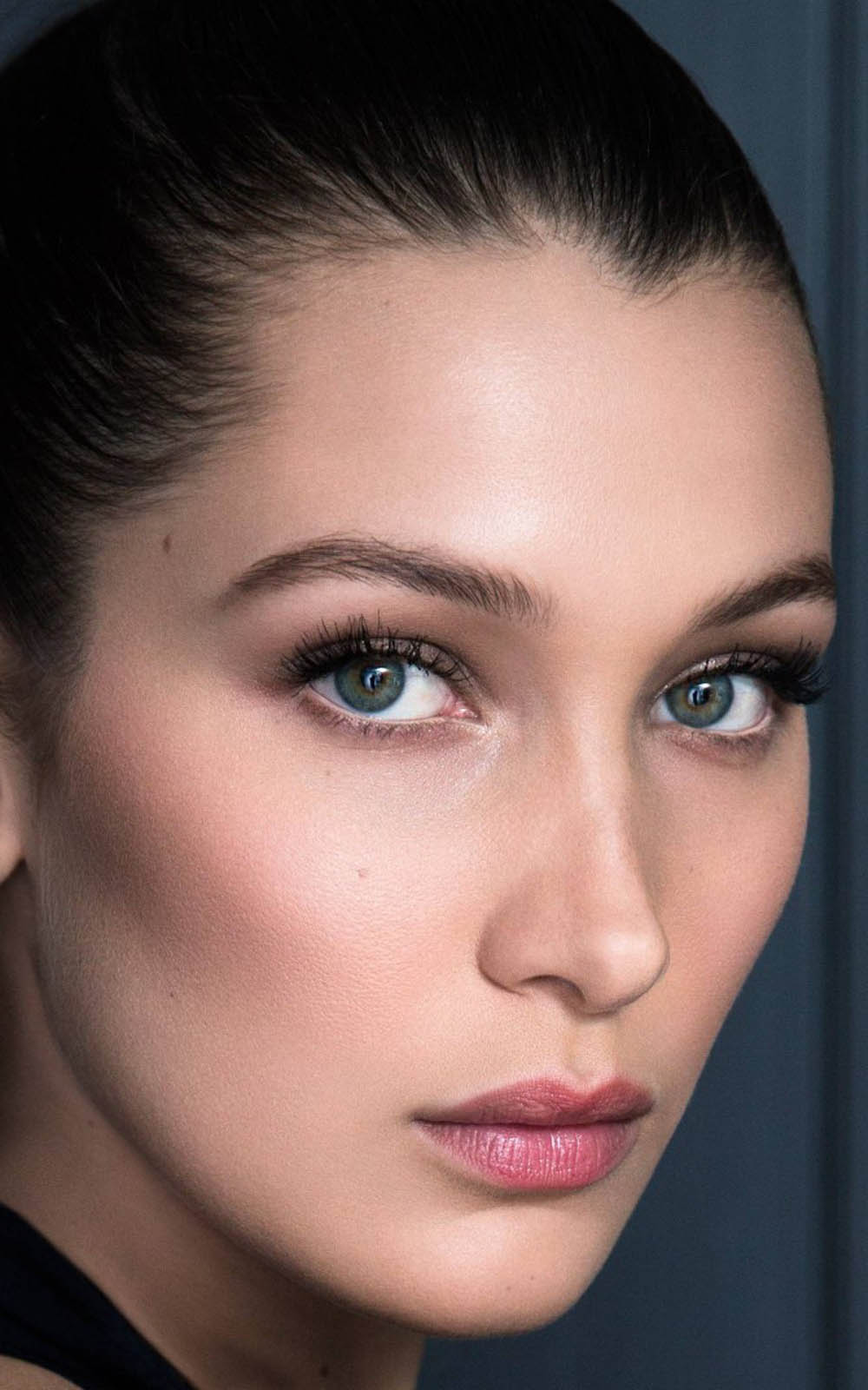 Bella Hadid Free 4K Ultra HD Mobile Wallpaper