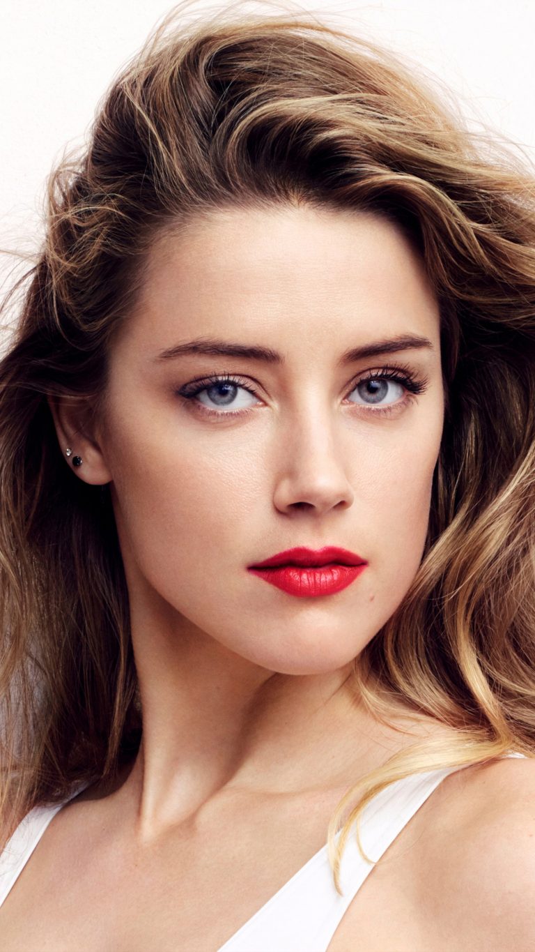 Beautiful Actress Amber Heard 4