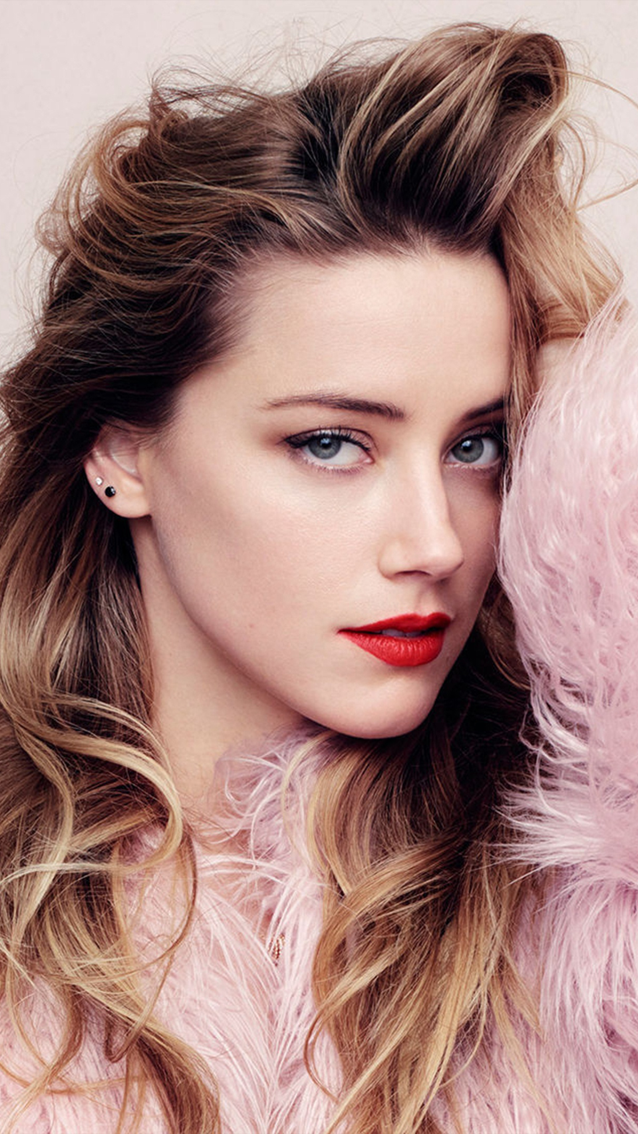 Download Gorgeous Amber Heard Free Pure 4K Ultra HD Mobile 