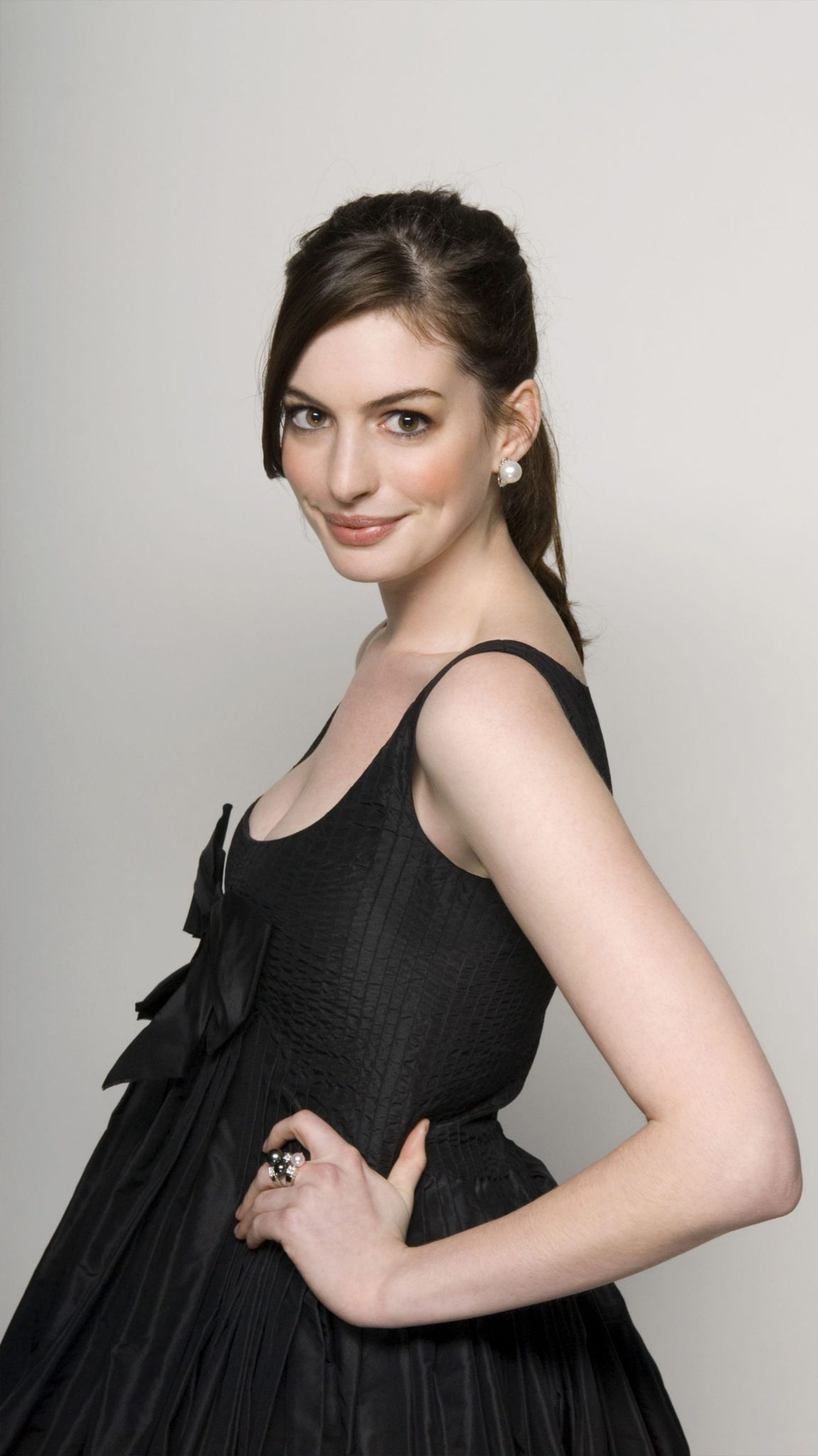 Anne Hathaway In Black Dress 2022 Photoshoot 4k Ultra Hd Mobile Wallpaper 0954