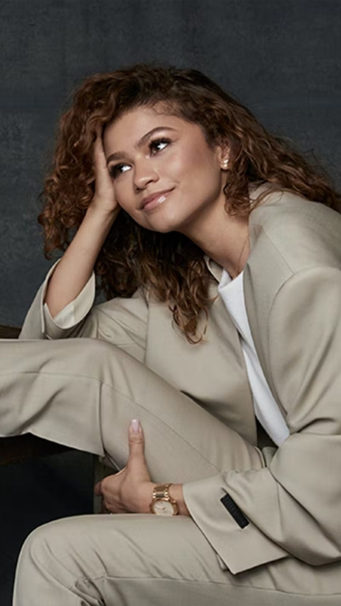 Smiling Zendaya 2022 Photoshoot 4K Ultra HD Mobile Phone Wallpaper