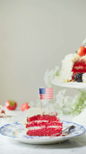 American Flag On The Top of Red Velvet Cake 4K Ultra HD Mobile Wallpaper