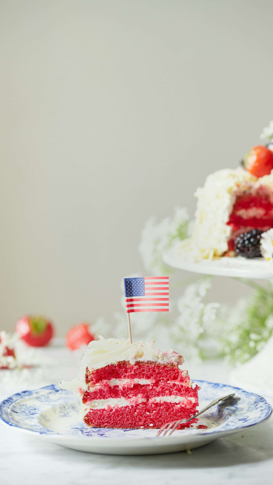 American Flag On The Top of Red Velvet Cake 4K Ultra HD Mobile Wallpaper