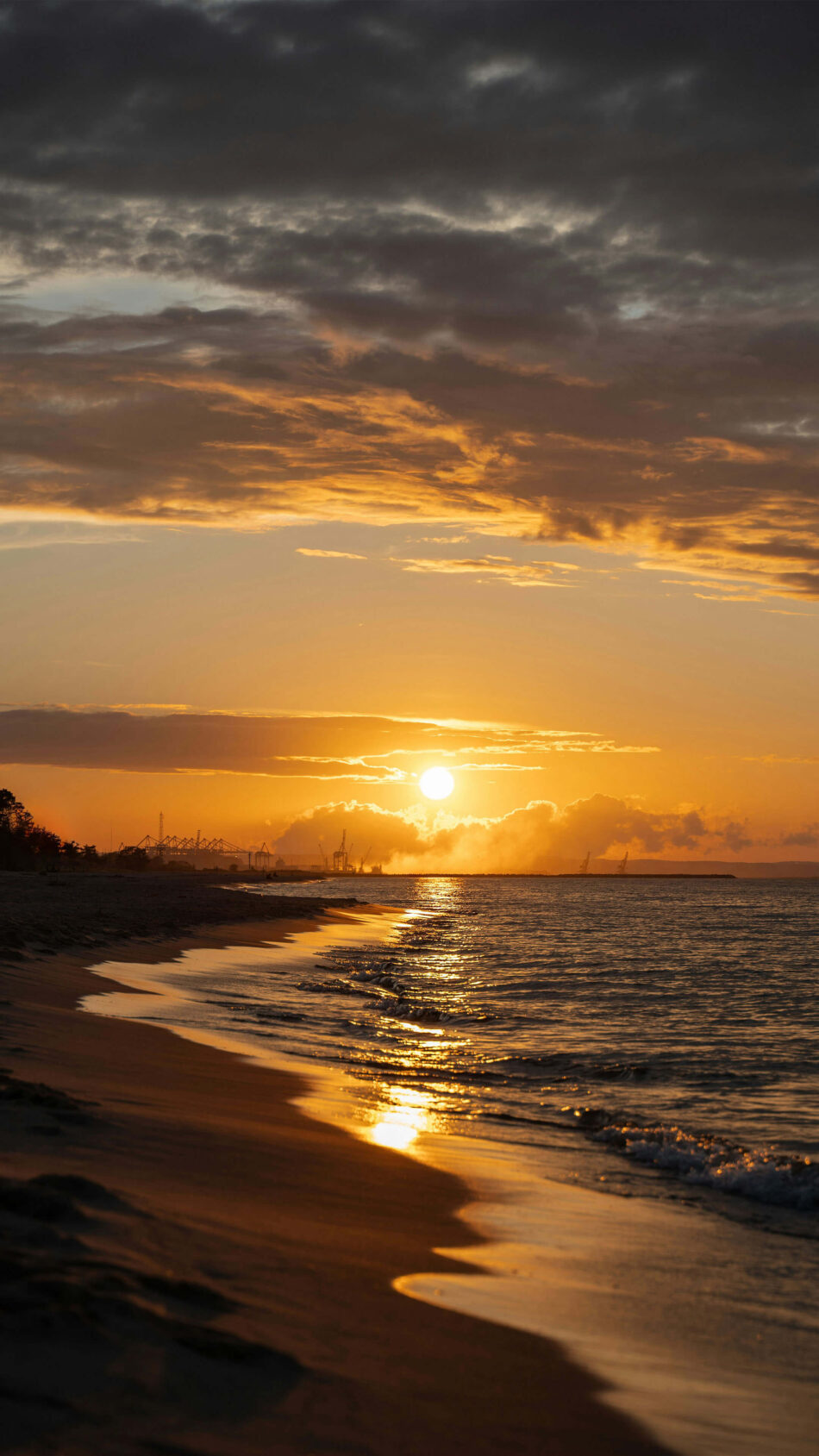 Golden Sunset Evening Sea Beach 4K Ultra HD Mobile Wallpaper