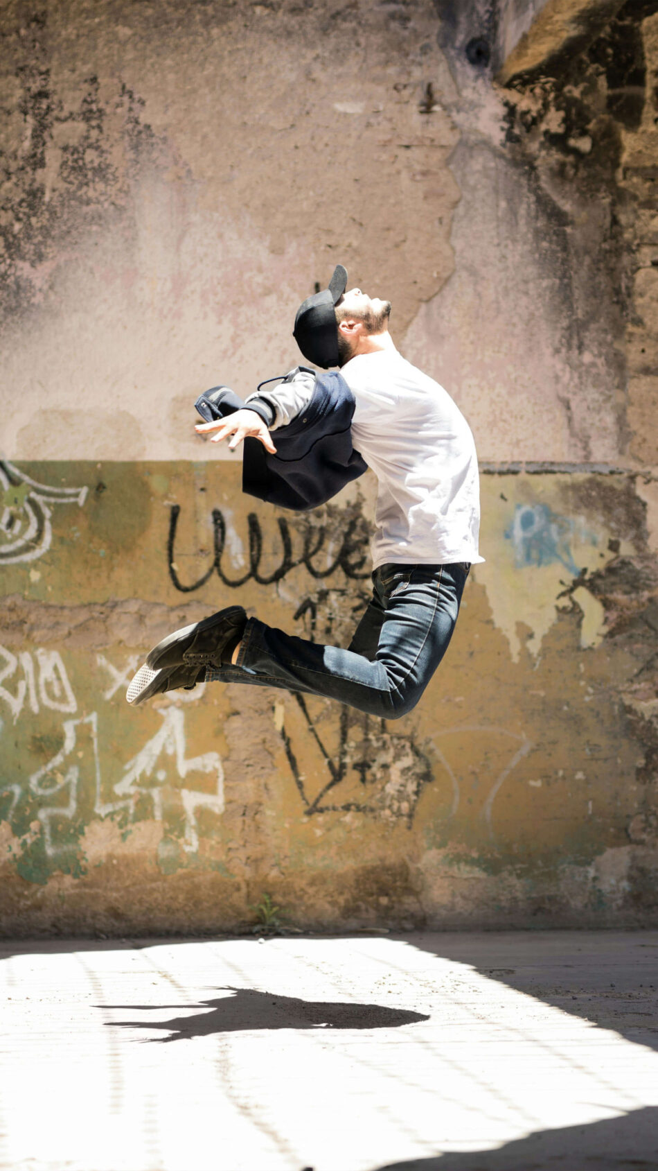 Man Jumped Mid Air Street Dance 4K Ultra HD Mobile Wallpaper